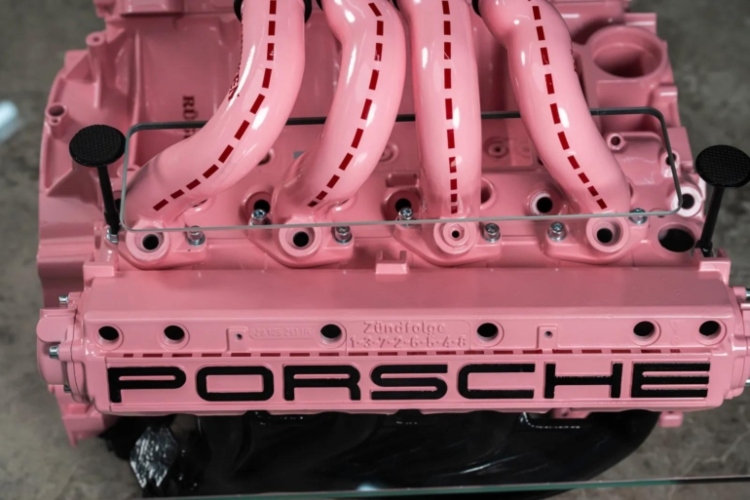 porsche-pink-pig-motor-postaje-unikatni-sto-za-kafu-4