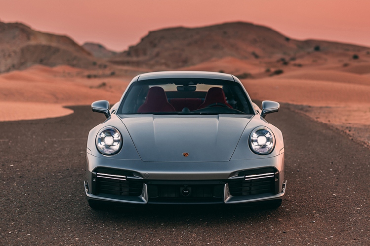 jedinstveni-porsche-911-turbo-remastered-ide-na-aukciju-savrsen-spoj-nasleda-i-moderne-performanse-5