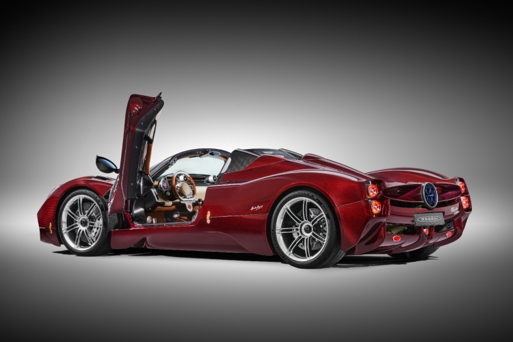 pagani-utopia-roadster-umetnicko-remek-delo-koje-savrseno-kombinuje-performanse-i-luksuz-4