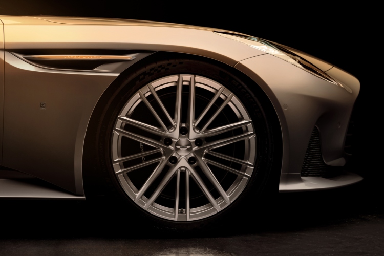 aston-martin-db12-goldfinger-edition-10