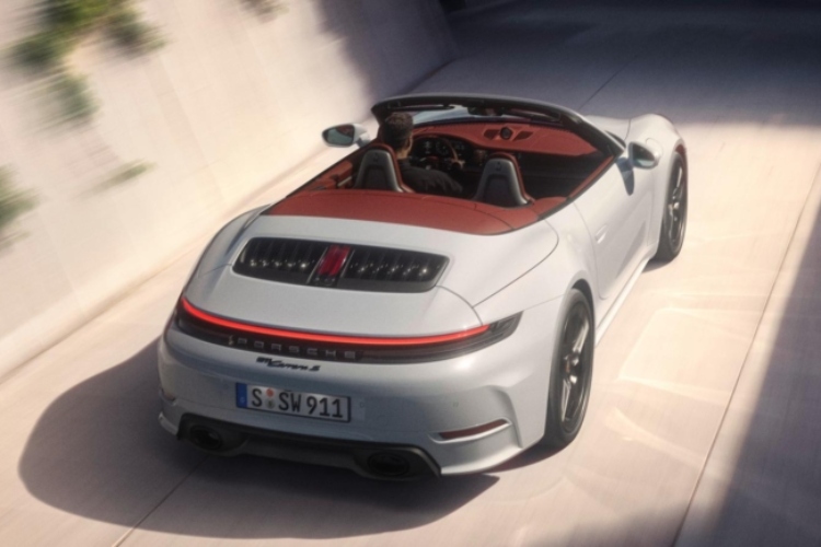 2025-porsche-911-carrera-s-vise-snage-standardnih-funkcija-i-kraj-za-manuelni-menjac-2