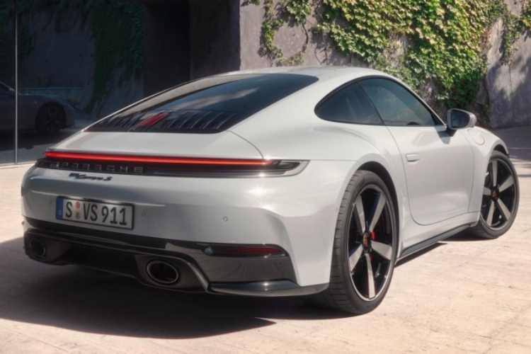 2025-porsche-911-carrera-s-vise-snage-standardnih-funkcija-i-kraj-za-manuelni-menjac-3