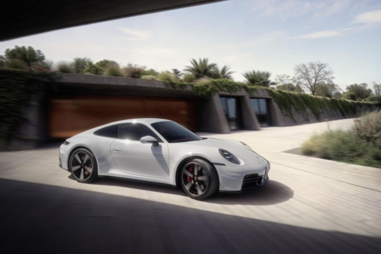 2025-porsche-911-carrera-s-vise-snage-standardnih-funkcija-i-kraj-za-manuelni-menjac-4