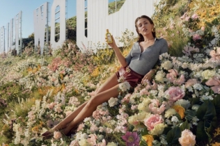 Majli Sajrus cveta u novoj Gucci reklami za parfem Flora