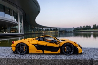LEGO® Technic™ i McLaren Automotive odaju počast McLaren P1™