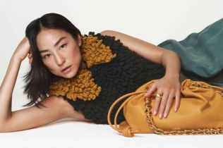 Greta Li je zvezda nove jesenje Loewe reklamne kampanje