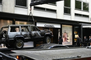 Chanel butik u Parizu meta razbojništva: Gubitak procenjen na 10,8 miliona dolara