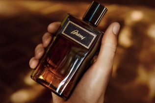 Brioni predstavlja novi Eau De Parfum Suave: Miris elegancije i smirenosti